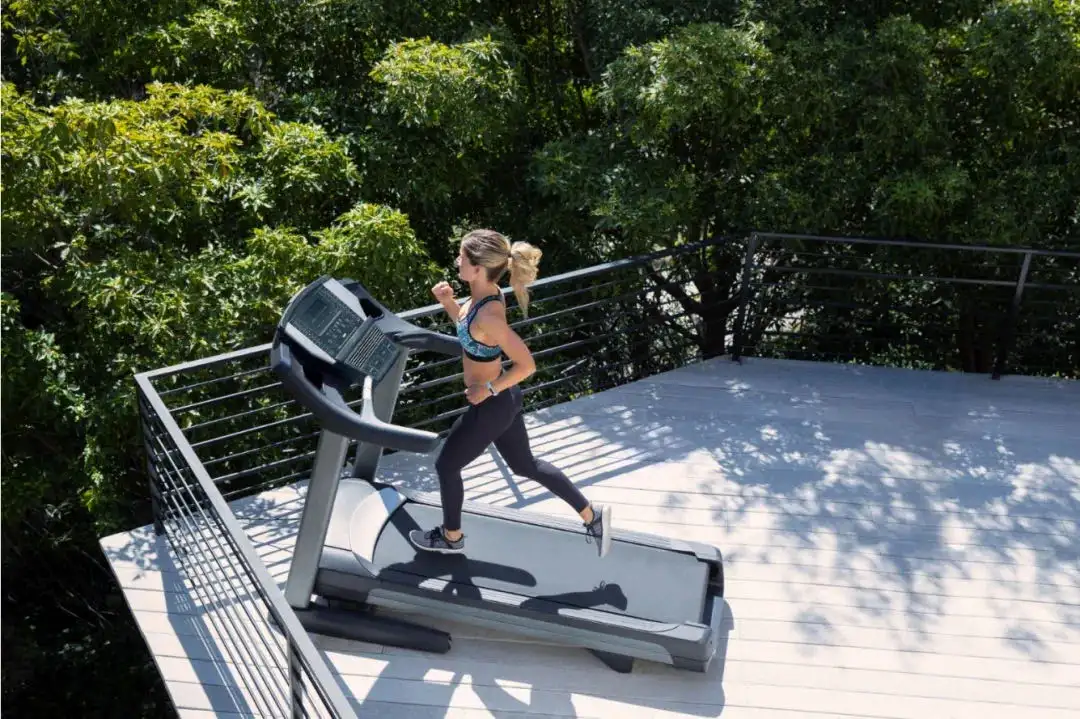 You are currently viewing What’s the Difference Between Treadmill Running and Outdoor Running?