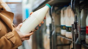 Read more about the article Organic Milk: Good or Hype? What You Need to Know